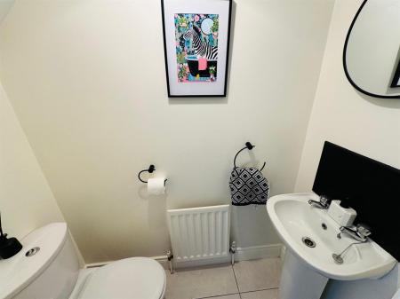 41 DUNNALONG GUEST WHB & WC.jpg