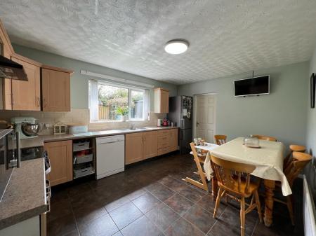 KITCHEN 2 DELWOOD .jpg