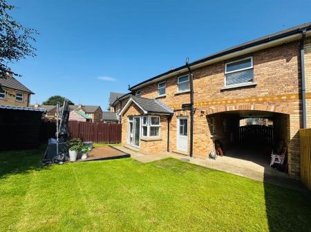 33 WOODVALE MEWS GARDEN.JPG