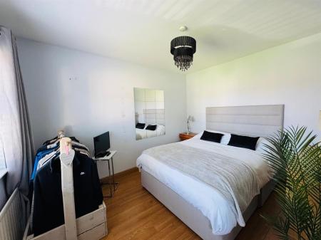 33 WOODVALE MEWS BED 2.JPG