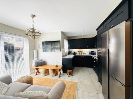 33 WOODVALE MEWS KITCHEN 4.JPG