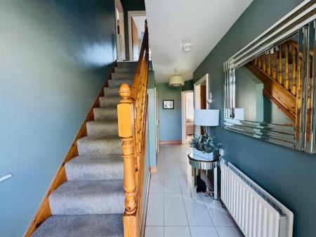 33 WOODVALE MEWS HALL.JPG