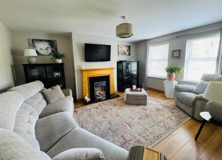 33 WOODVALE MEWS LOUNGE.JPG