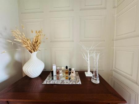 33 WOODVALE MEWS TABLE.JPG