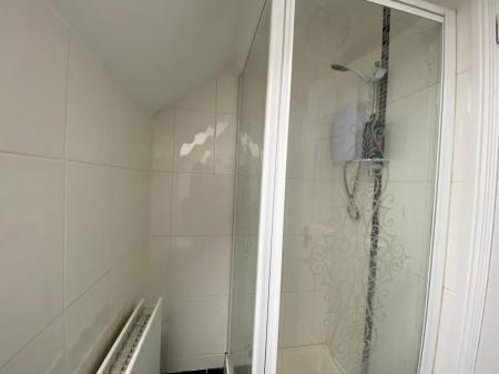 SHOWER ROOM 11 THORNLEA.jpg