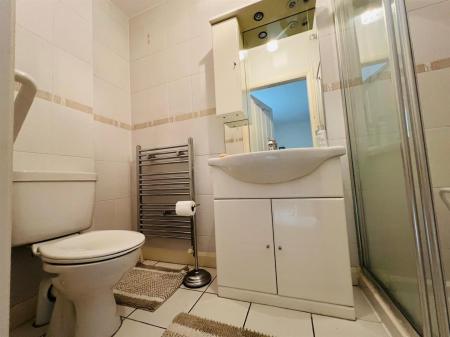 48 WATERFOOT PARK ENSUITE 2.jpg