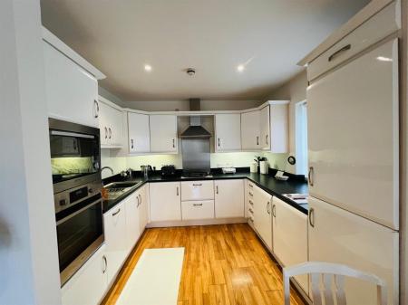 48 WATERFOOR PARK KITCHEN 3.jpg