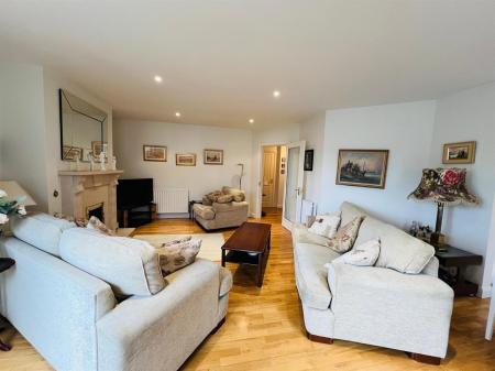 48 Waterfoot Park, Lounge .jpg