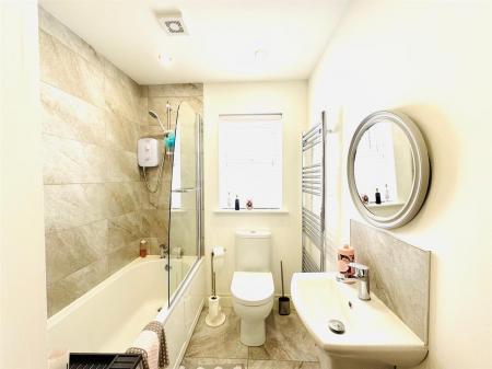 259 BIRCH HILL BATHROOM.jpg