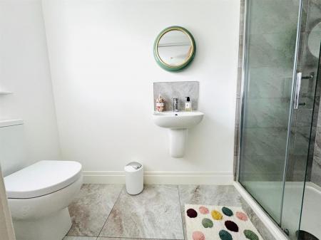 259 BIRCH HILL BEDROOM 1 ENSUITE 3.JPG