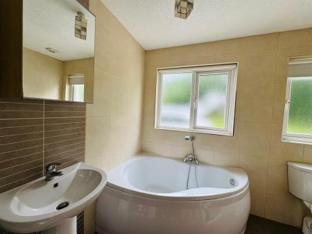 95 Crockmore Bathroom.jpg