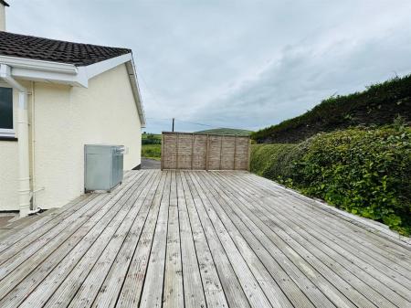 95 CROCKMORE DECKING.jpg