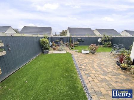 6 Oak Country Ave-6.jpg