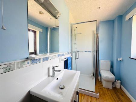 10 COOLAFINNY ROAD SHOWER ROOM.jpg