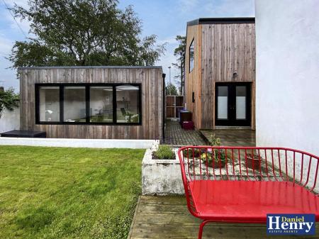 Bayview Lodge, 2 Clooney Road-8.jpg