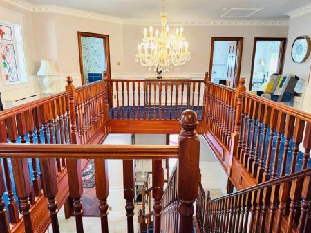 74 WOODEND ROAD LANDING.JPG