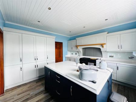 74 WOODEND ROAD KITCHEN 2.JPG