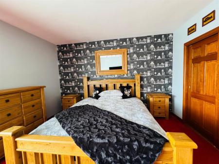 74 WOODEND ROAD BEDROOM.jpg