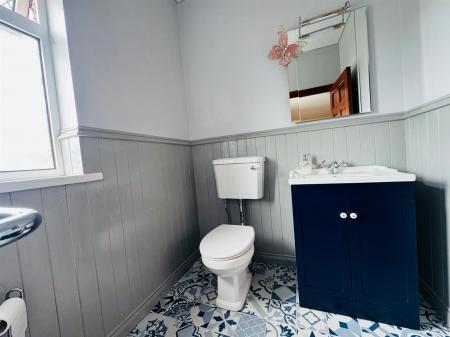 74 WOODEND ENSUITE.JPG