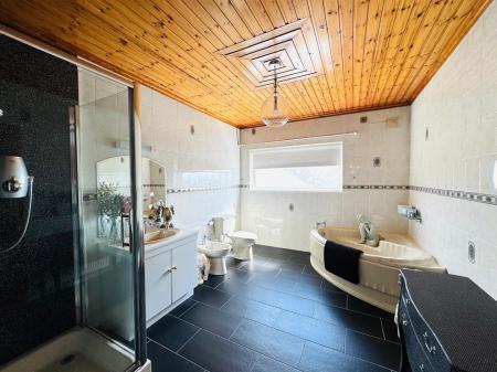 74 WOODEND ROAD BATHROOM.JPG