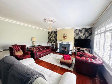 74 WOODEND ROAD LOUNGE 2.JPG