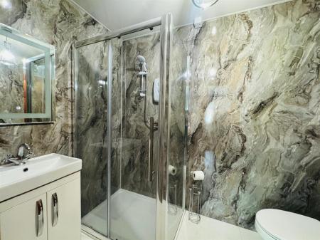 74 WOODEND ENSUITE 2.JPG