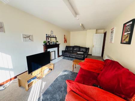 244 BERRYHILL ROAD LOUNGE 2.jpg