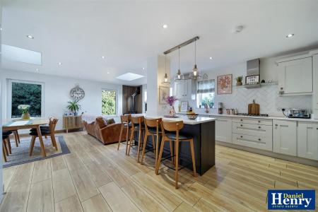 21 Brookmount Park, BT47 5AD-22.JPG