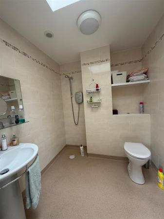 2 MALONE PARK SHOWER ROOM.jpg