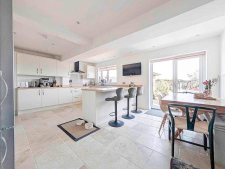 Kitchen & Diner