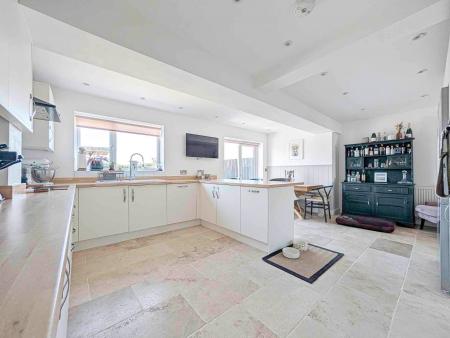 Kitchen & Diner