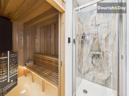 Sauna / Shower
