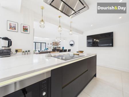 Open Plan Kitchen / Living Diner