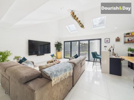 Open Plan Kitchen / Living Diner