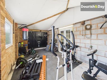 Singel Garage / Gym