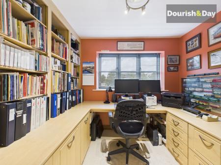 Bedroom 5/Office