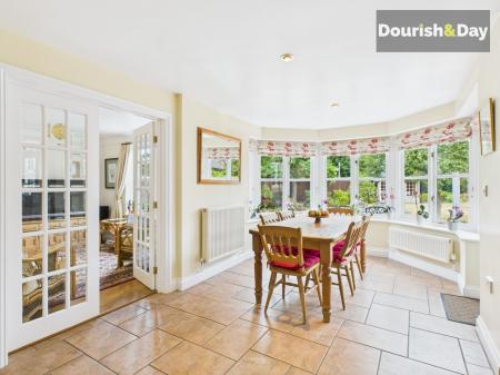 Kitchen Dining Area