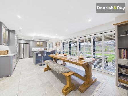 Kitchen & Dining Area