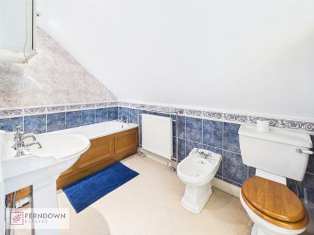 En-Suite Bathroom