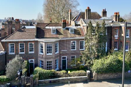 The Green, Hampton Court Road, East Molesey -Raised view