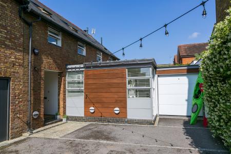 Hardy's Mews, East Molesey