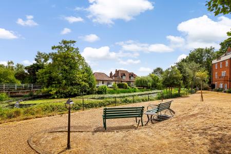 Communal Riverside Gardens