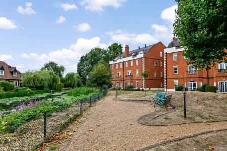 Communal Gardens & River Mole
