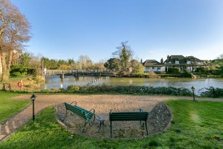 Communal Riverside Gardens