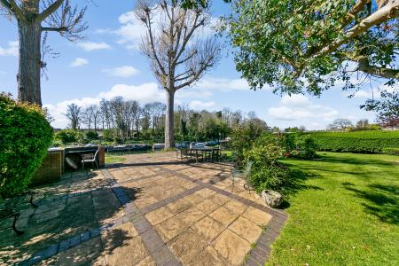 Communal Riverside Gardens