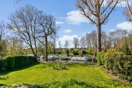 Communal Riverside Gardens