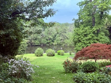Lakeside Gardens