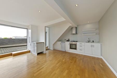 Kitchen / Lounge
