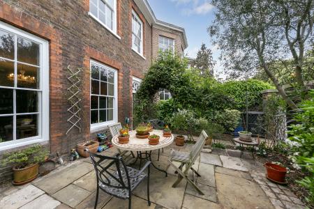 Courtyard Front Garden