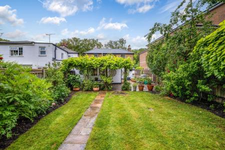 Garden to House